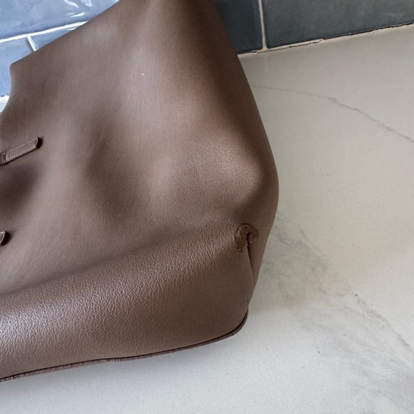 YSL/ Saint Laurent E/W leather tote - Picture 5 of 17